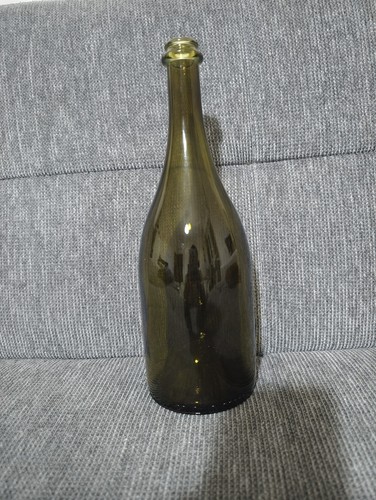 Bottiglia vino spumante - vino/spumante, in